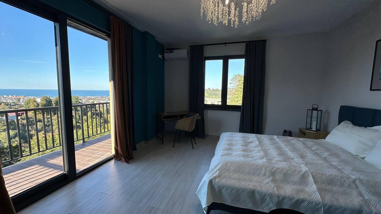 Роскошная вилла с видом на море в Батуми — 292 м² приватности, панорамы и статуса